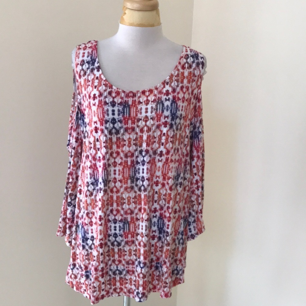 Rose+ Olive 2X printed cold shoulder top.